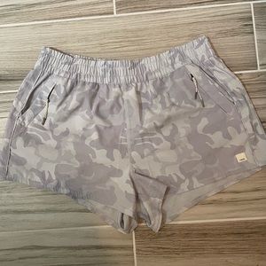 Women's unlined Vuori Shorts